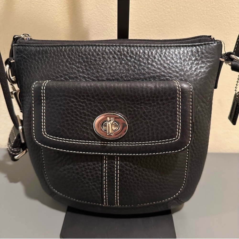 Coach Hamilton Swing pack Black Pebbled
Leather Crossbody